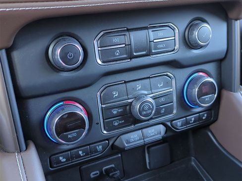 Certified 2024 Chevrolet Tahoe High Country w/ Advanced Technology Package image 19