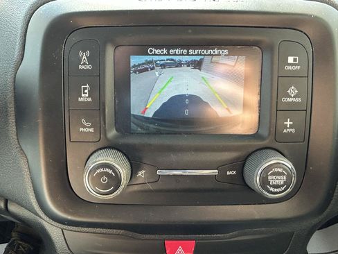 Used 2016 Jeep Renegade Latitude w/ Popular Equipment Group AWD/4WD image 23