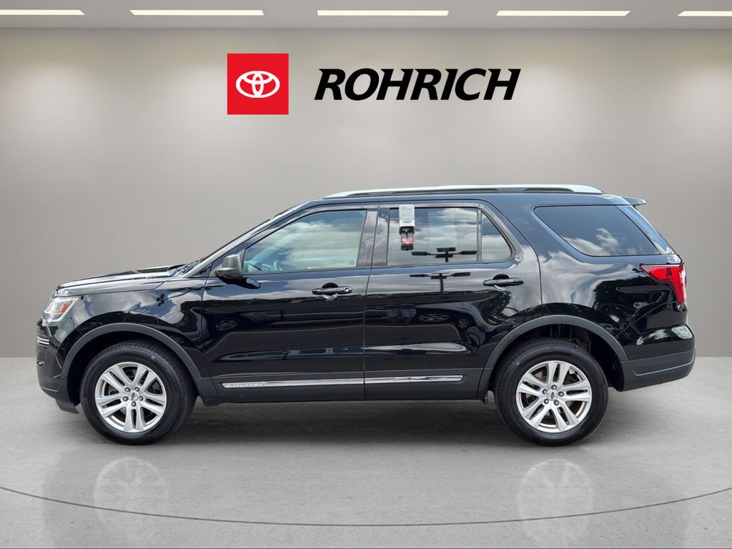 Used 2018 Ford Explorer XLT AWD/4WD image 9