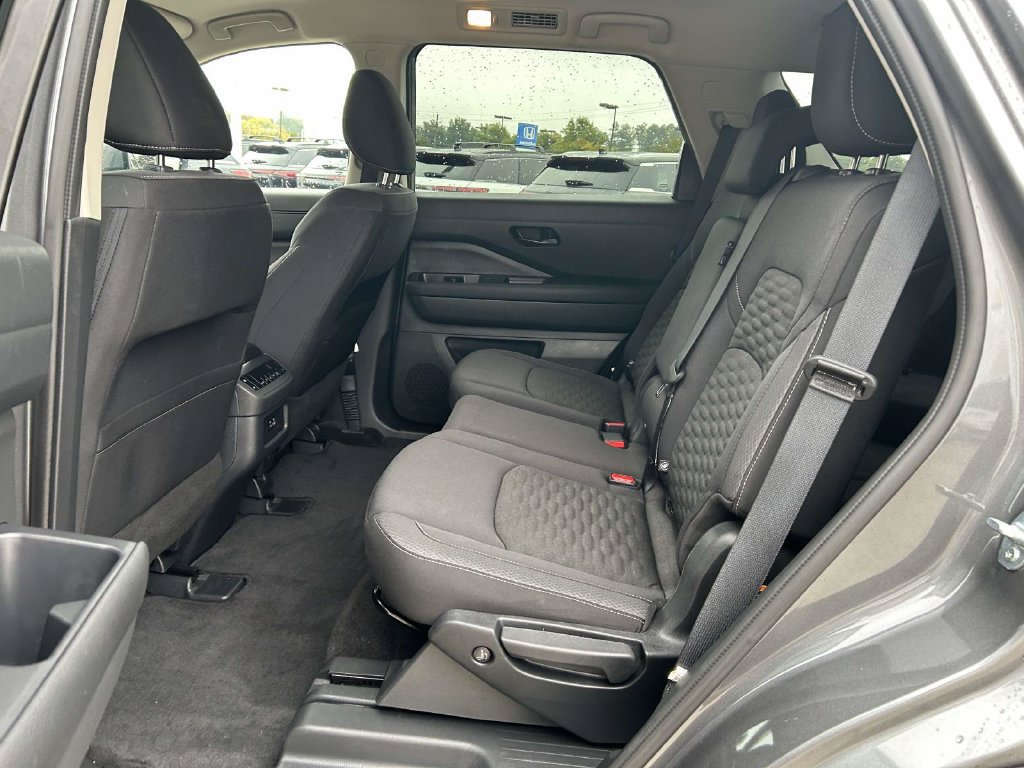 Used 2025 Nissan Pathfinder SV AWD/4WD image 11
