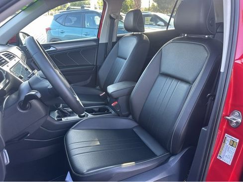 Used 2022 Volkswagen Tiguan SE image 15