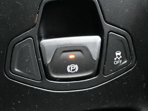 Used 2018 Jeep Renegade Latitude image 28