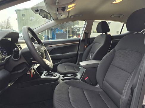 Used 2019 Hyundai Elantra SE w/ Cargo Package image 2