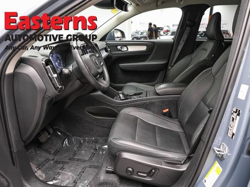Used 2021 Volvo XC40 T4 Momentum FWD image 13