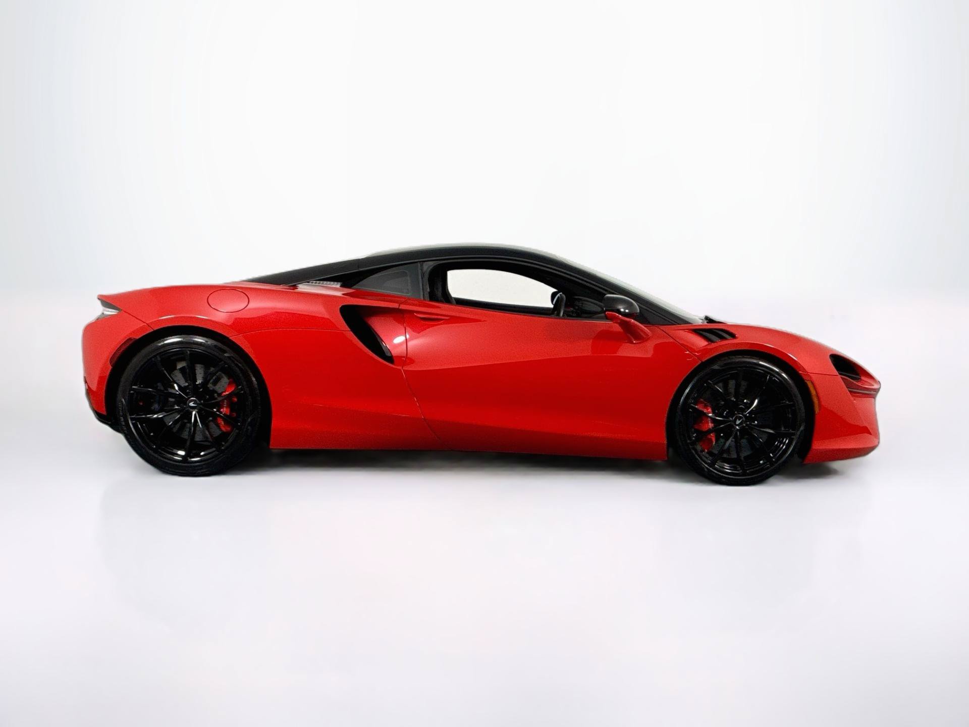 Used 2024 McLaren Artura RWD image 4