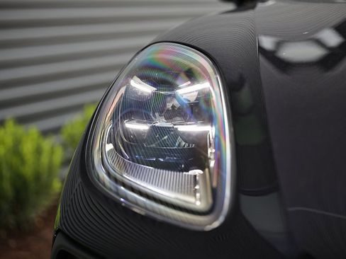 New 2026 Porsche Macan image 18