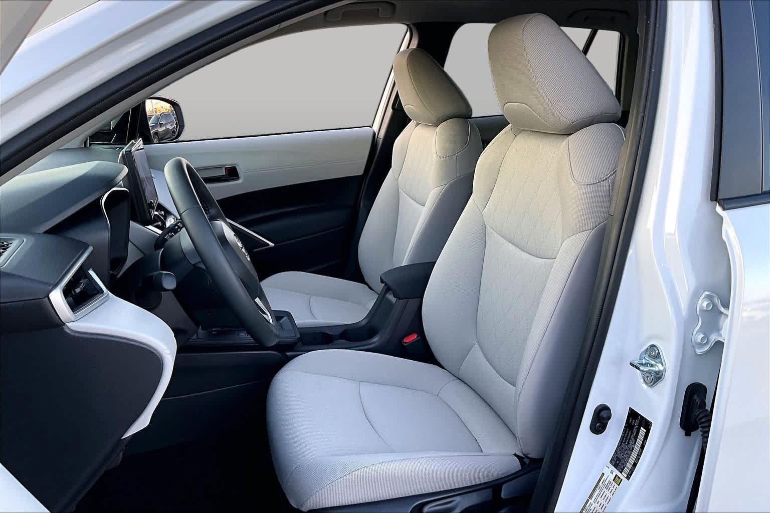 Certified 2026 Toyota Corolla Cross LE FWD image 8