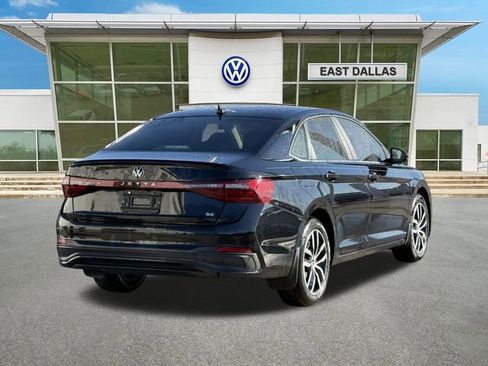 Used 2025 Volkswagen Jetta SE image 3