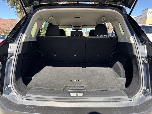 Used 2023 Nissan Rogue SV FWD image 25