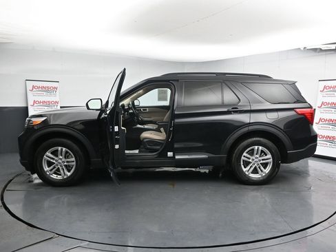 Used 2023 Ford Explorer XLT w/ Equipment Group 202A image 5