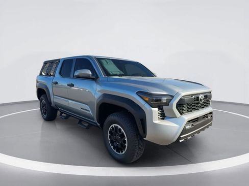 Used 2025 Toyota Tacoma TRD Off-Road AWD/4WD image 2