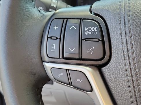 Used 2019 Toyota Highlander XLE image 26