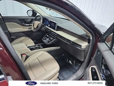 Used 2021 Lincoln Corsair Reserve w/ Sport Package image 16