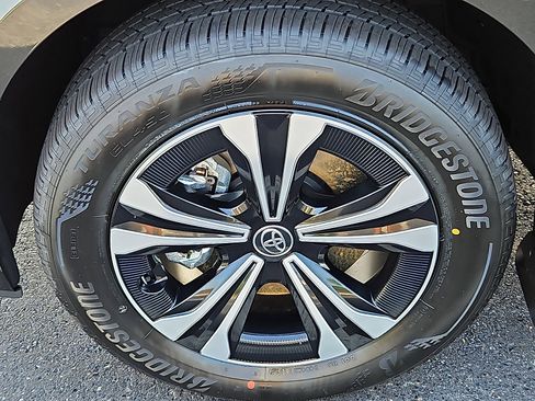 New 2025 Toyota bZ4X FWD image 4