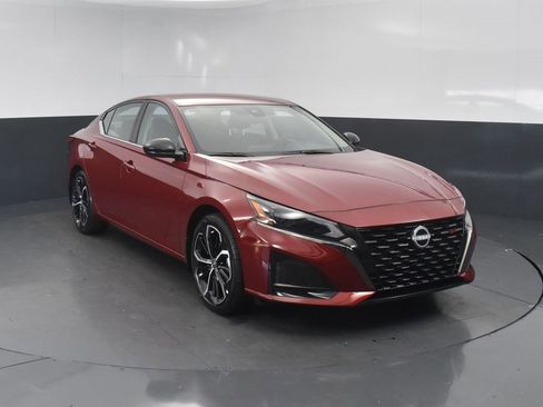 New 2025 Nissan Altima 2.5 SR image 2