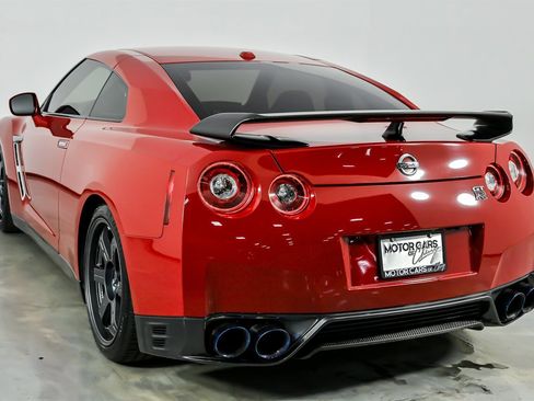 Used 2015 Nissan GT-R Black Edition image 10