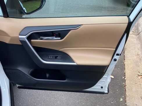 Used 2022 Toyota RAV4 XLE FWD image 35
