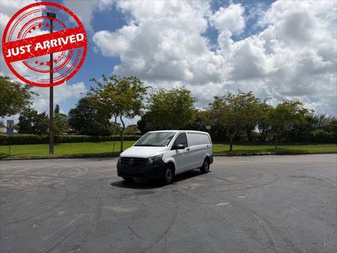 Used 2021 Mercedes-Benz Metris image 2