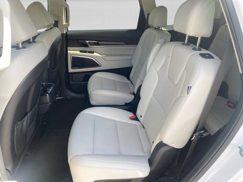 Used 2025 Kia Telluride S FWD image 25