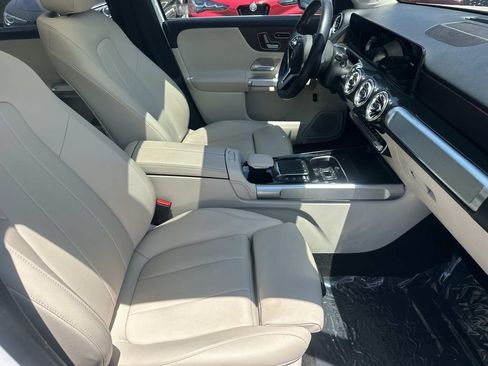 Used 2023 Mercedes-Benz GLB 250 4MATIC w/ Premium Package image 14