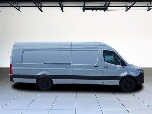 New 2025 Mercedes-Benz Sprinter 2500 image 3
