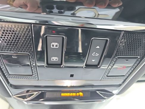 Used 2025 Land Rover Range Rover Sport SE AWD/4WD image 22