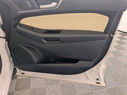 Used 2019 Ford Edge SEL w/ Equipment Group 201A image 34