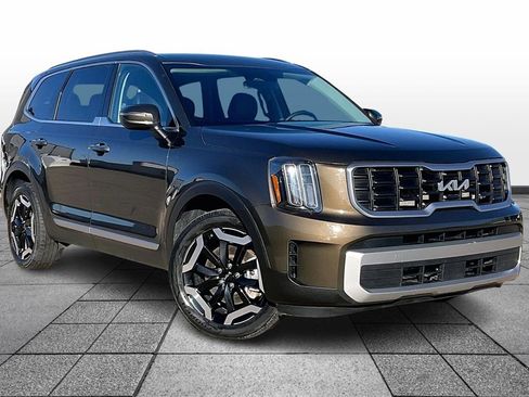 Used 2023 Kia Telluride S image 2