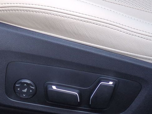 Used 2026 BMW 330i Sedan w/ Premium Package RWD image 17