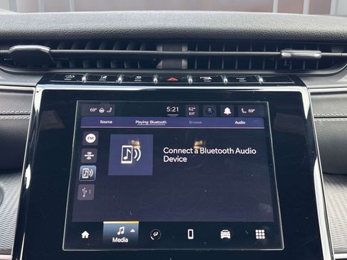 Used 2023 Jeep Grand Cherokee L Laredo image 31