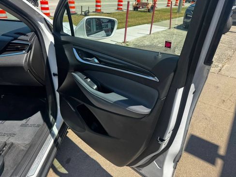 Used 2019 Buick Enclave Essence AWD/4WD image 11
