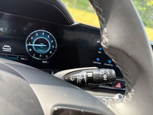 Used 2025 Hyundai Elantra SEL FWD image 34