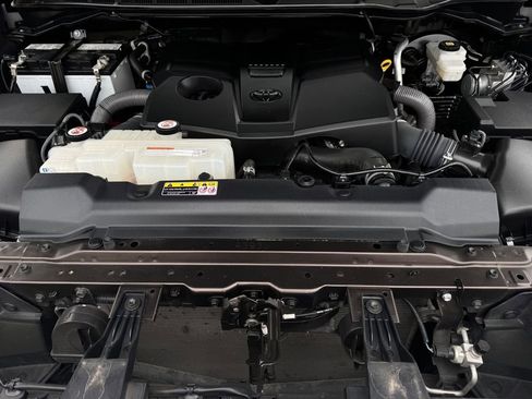 Used 2024 Toyota Tundra Limited image 29