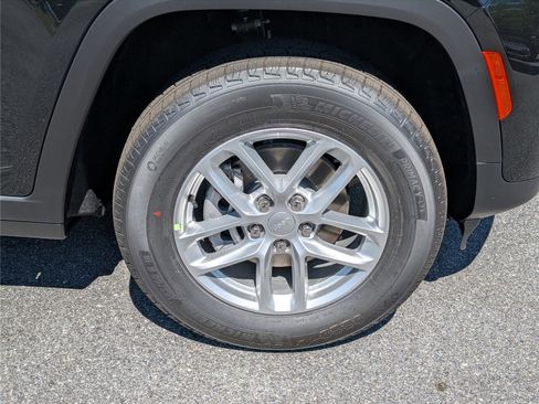 New 2025 Jeep Grand Cherokee Laredo X w/ Luxury Tech Group I image 5