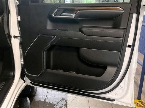 Used 2023 Chevrolet Silverado 1500 LT AWD/4WD image 12