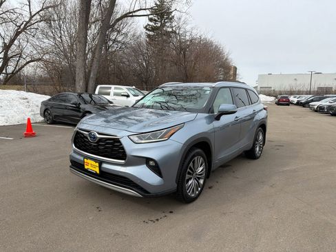 Used 2021 Toyota Highlander Platinum image 4