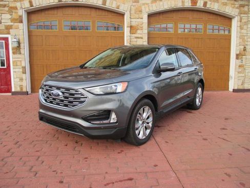 Used 2024 Ford Edge Titanium image 2