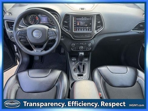 Used 2022 Jeep Cherokee Trailhawk w/ Comfort/Convenience Group AWD/4WD image 12
