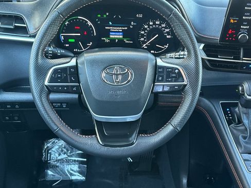 Used 2024 Toyota Sienna XSE w/ XSE Premium Package image 14