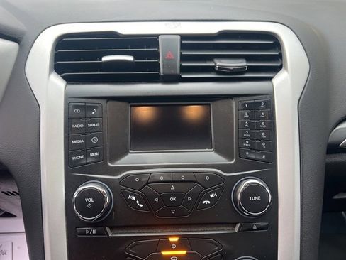 Used 2015 Ford Fusion SE image 27