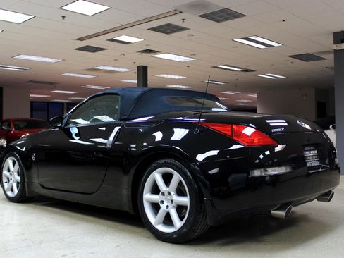 Used 2004 Nissan 350Z Touring image 17