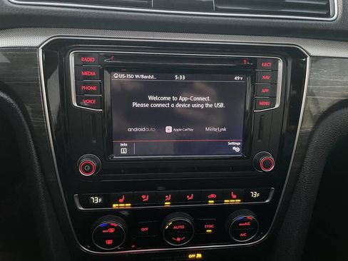 Used 2018 Volkswagen Passat 2.0T SE image 39