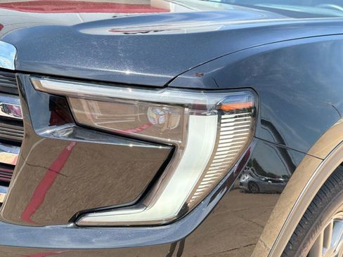 Used 2025 GMC Acadia Elevation FWD image 9