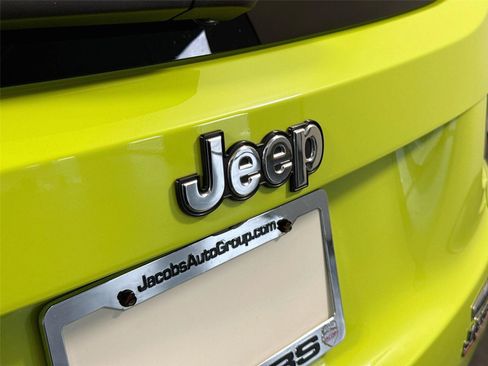 Used 2017 Jeep Renegade Latitude w/ Cold Weather Group AWD/4WD image 37