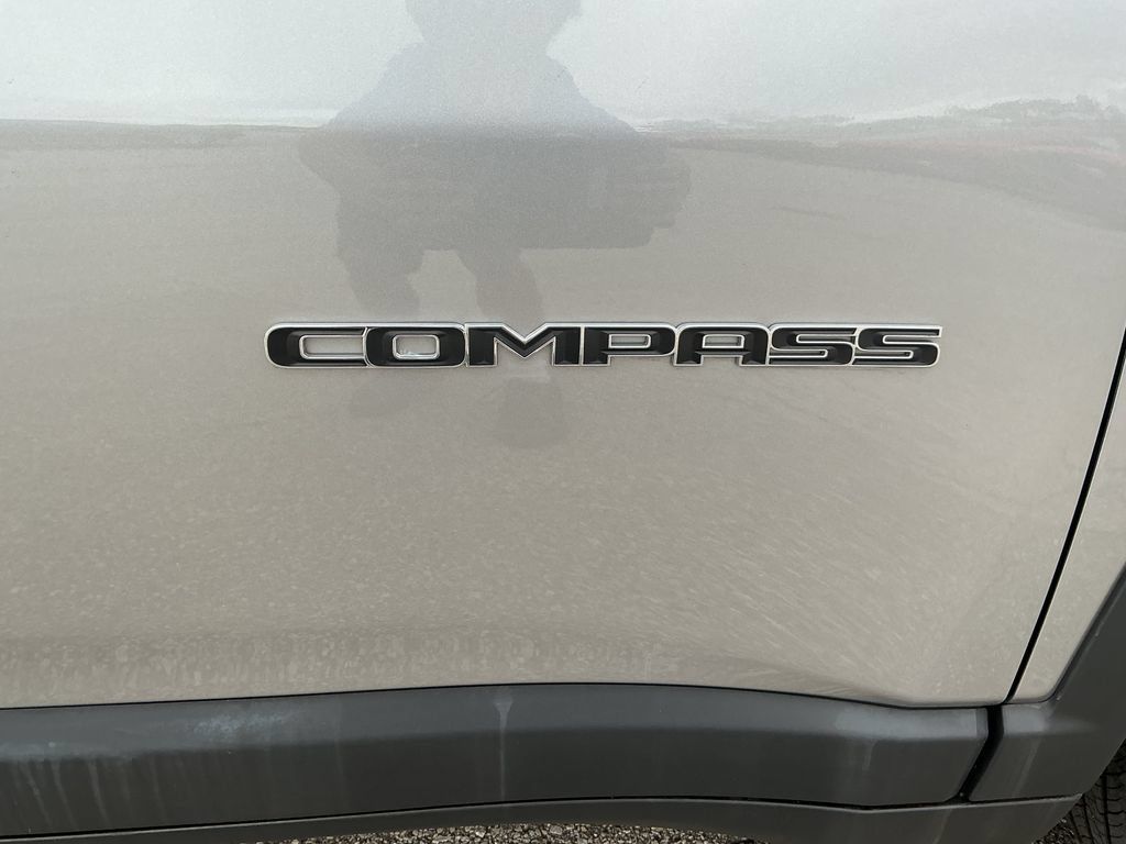 Used 2019 Jeep Compass Latitude AWD/4WD image 35