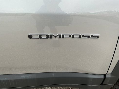 Used 2019 Jeep Compass Latitude AWD/4WD image 35