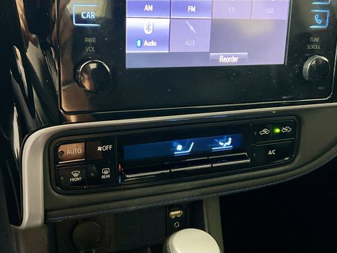 Used 2017 Toyota Corolla SE image 26