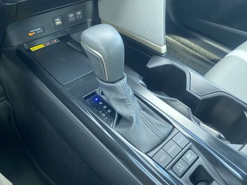 Used 2025 Toyota Camry SE w/ Convenience Package image 20