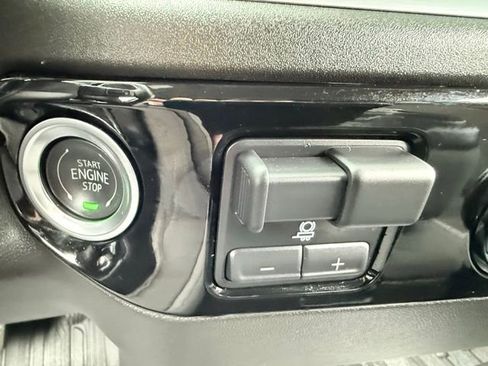 Used 2025 GMC Sierra 2500 SLE w/ SLE Convenience Package image 18