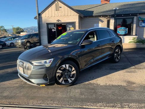 Used 2021 Audi e-tron Prestige w/ Prestige Package image 34